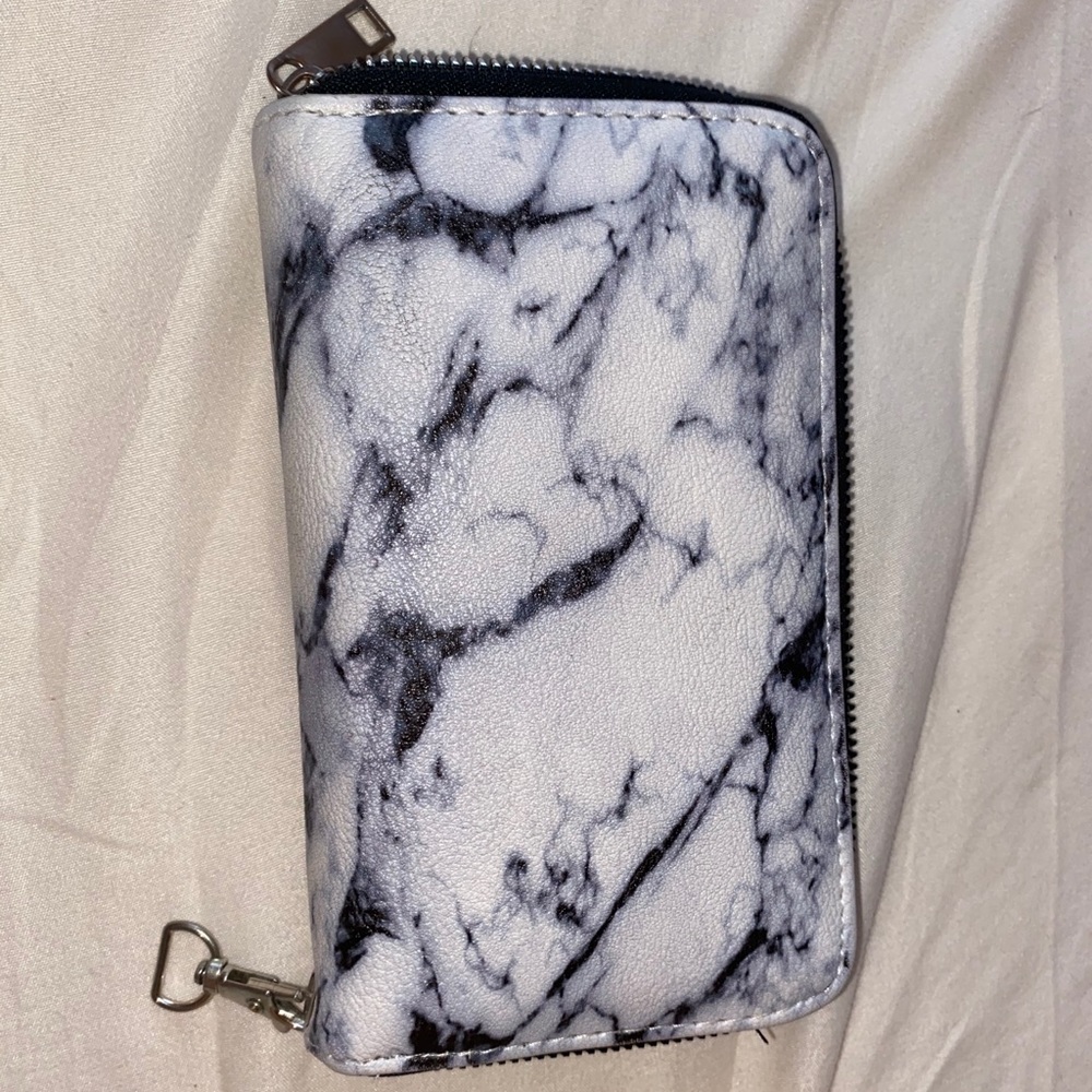 Black marble hand wallet